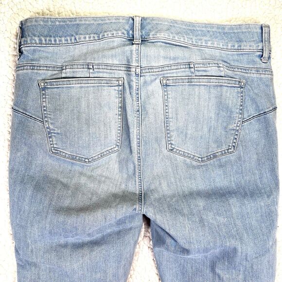 Torrid Jeans Women’s Size 18 (Actual 37x22) Crop Bombshell Skinny Distressed - Picture 9 of 15